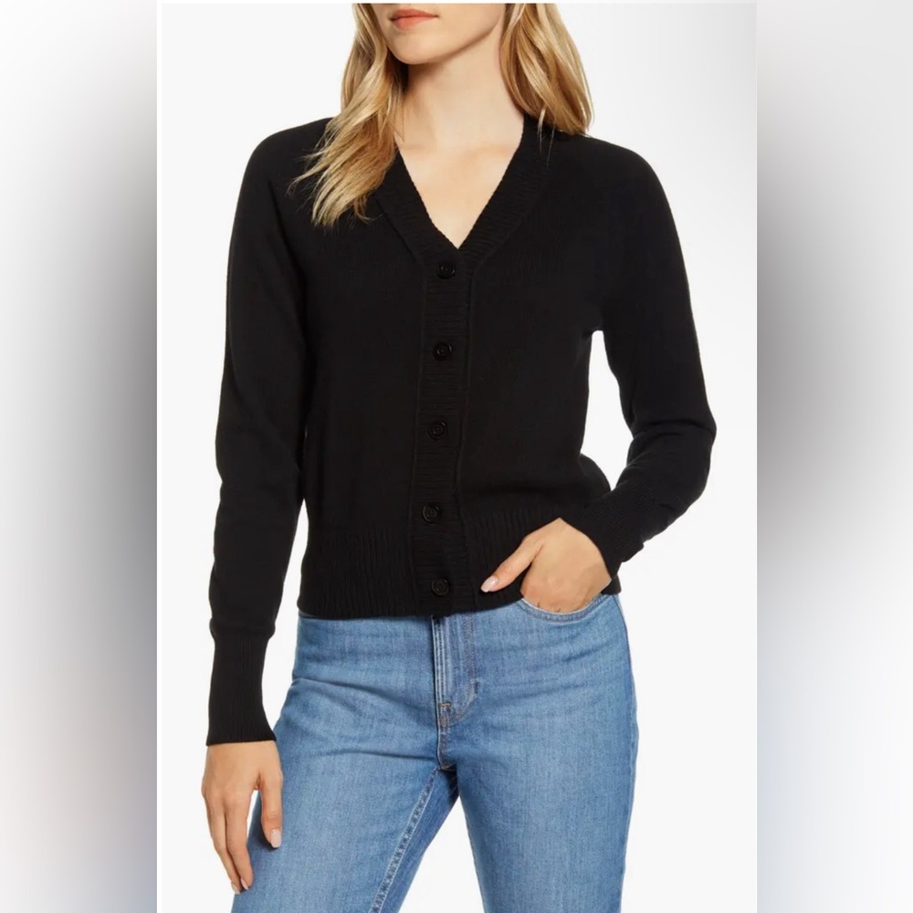Everlane Recashmere Varsity Cardigan in black (small)